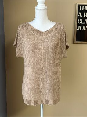 Cable & Gauge Tan V-Neck Short Sleeve Knit Top